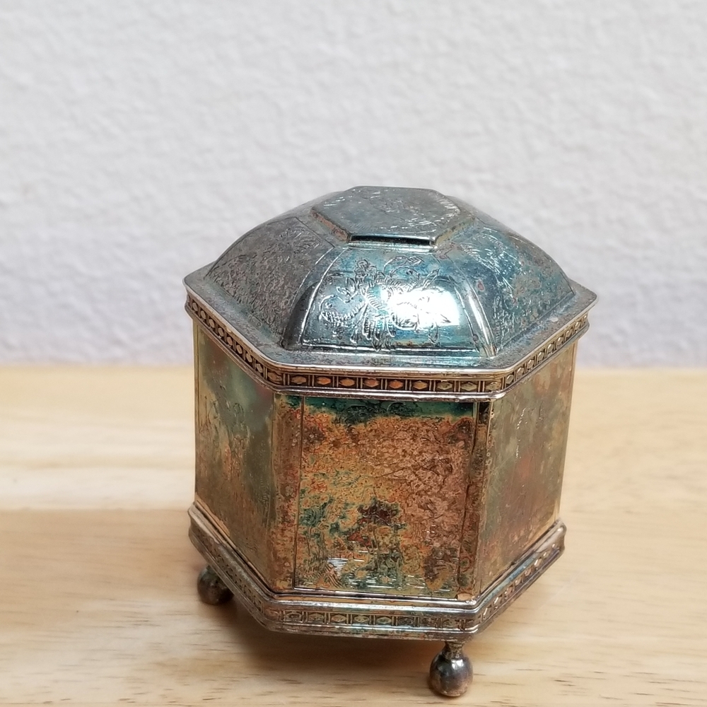 #1150 Vintage Silver Tone Engraved Box